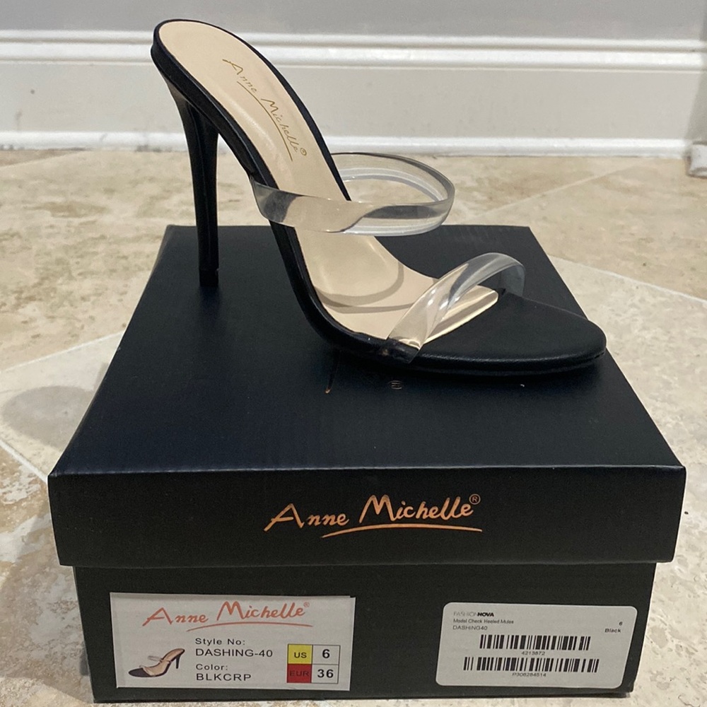 Dashing40 Model Check Heeled Mules